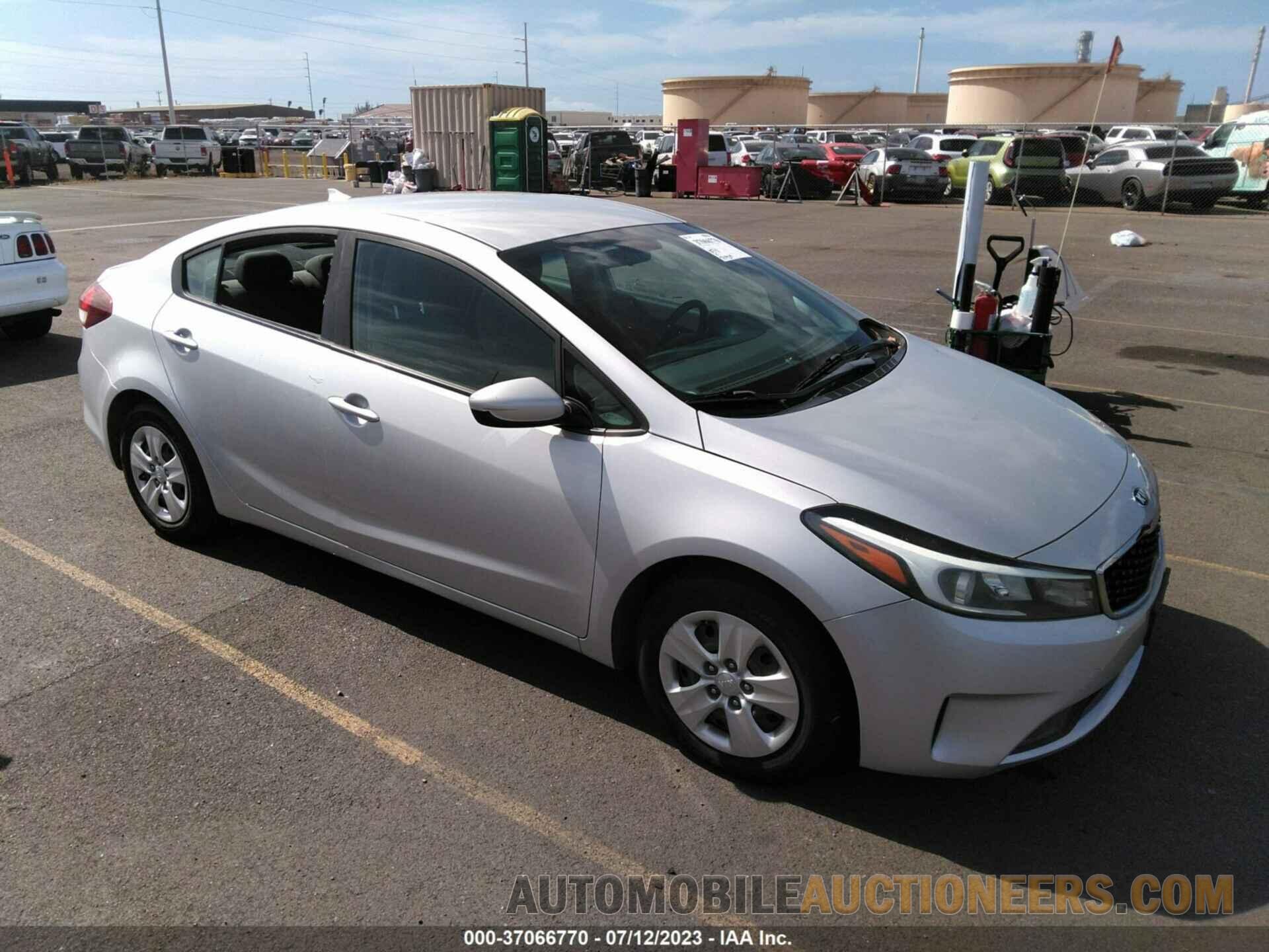 3KPFK4A78JE218817 KIA FORTE 2018