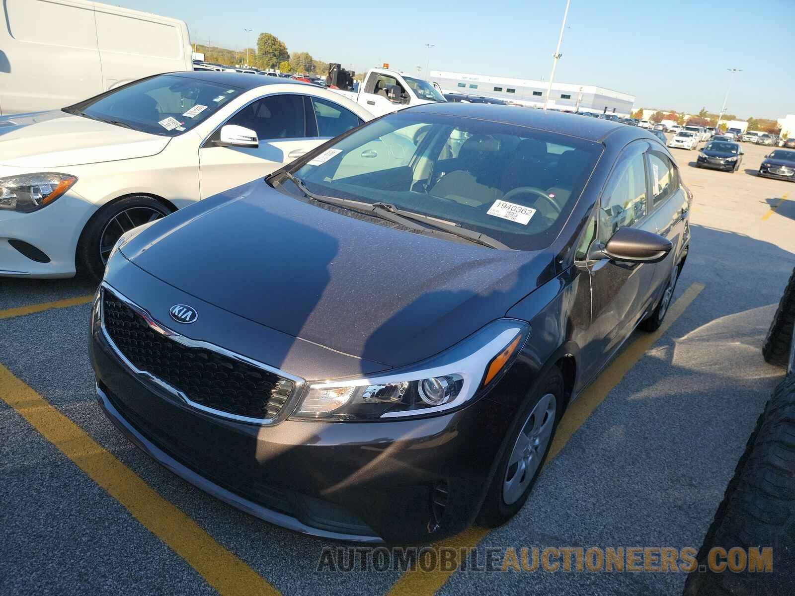 3KPFK4A79JE175346 Kia Forte LX 2018