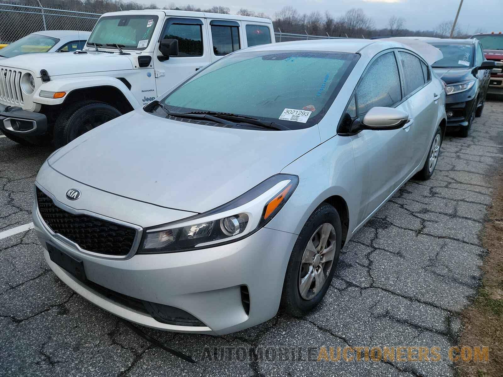 3KPFK4A79JE275429 Kia Forte LX 2018