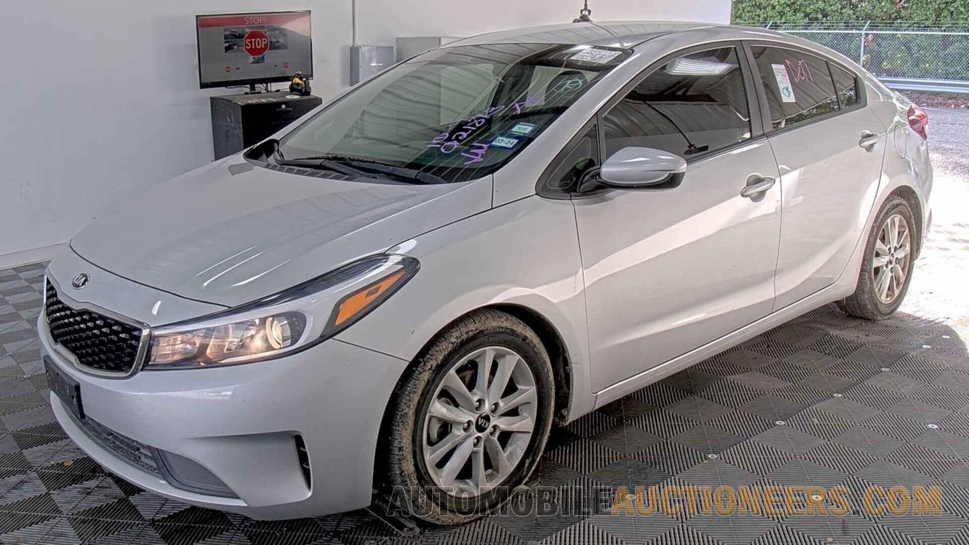 3KPFL4A72HE021813 Kia Forte LX 2017