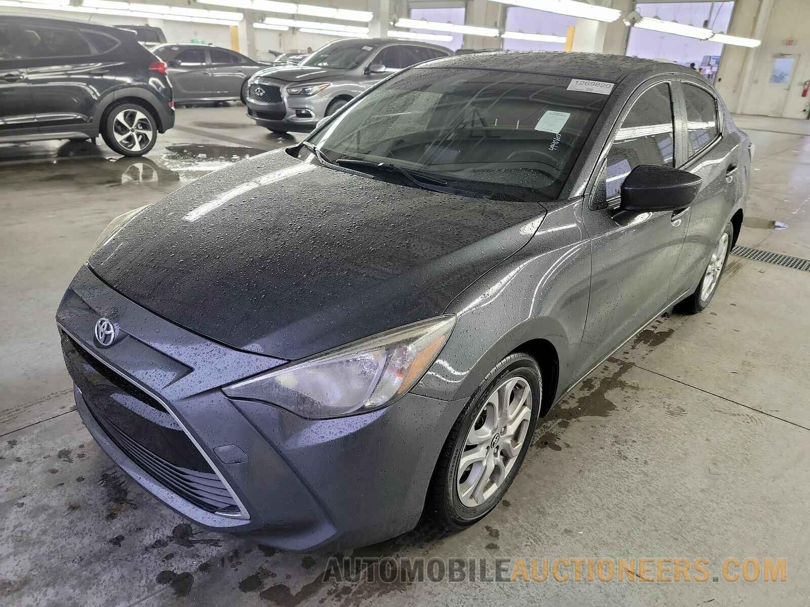 3MYDLBYV1JY330632 Toyota Yaris iA 2018