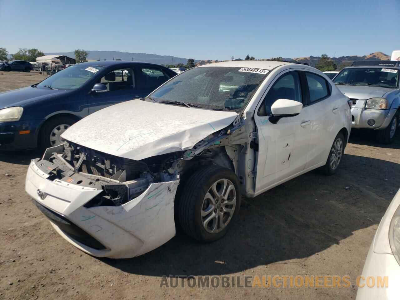 3MYDLBYV2JY315945 TOYOTA YARIS 2018