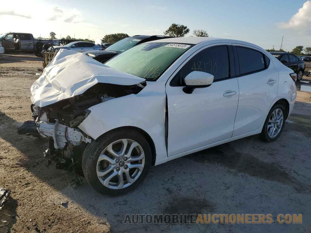 3MYDLBYV3JY302105 TOYOTA YARIS 2018