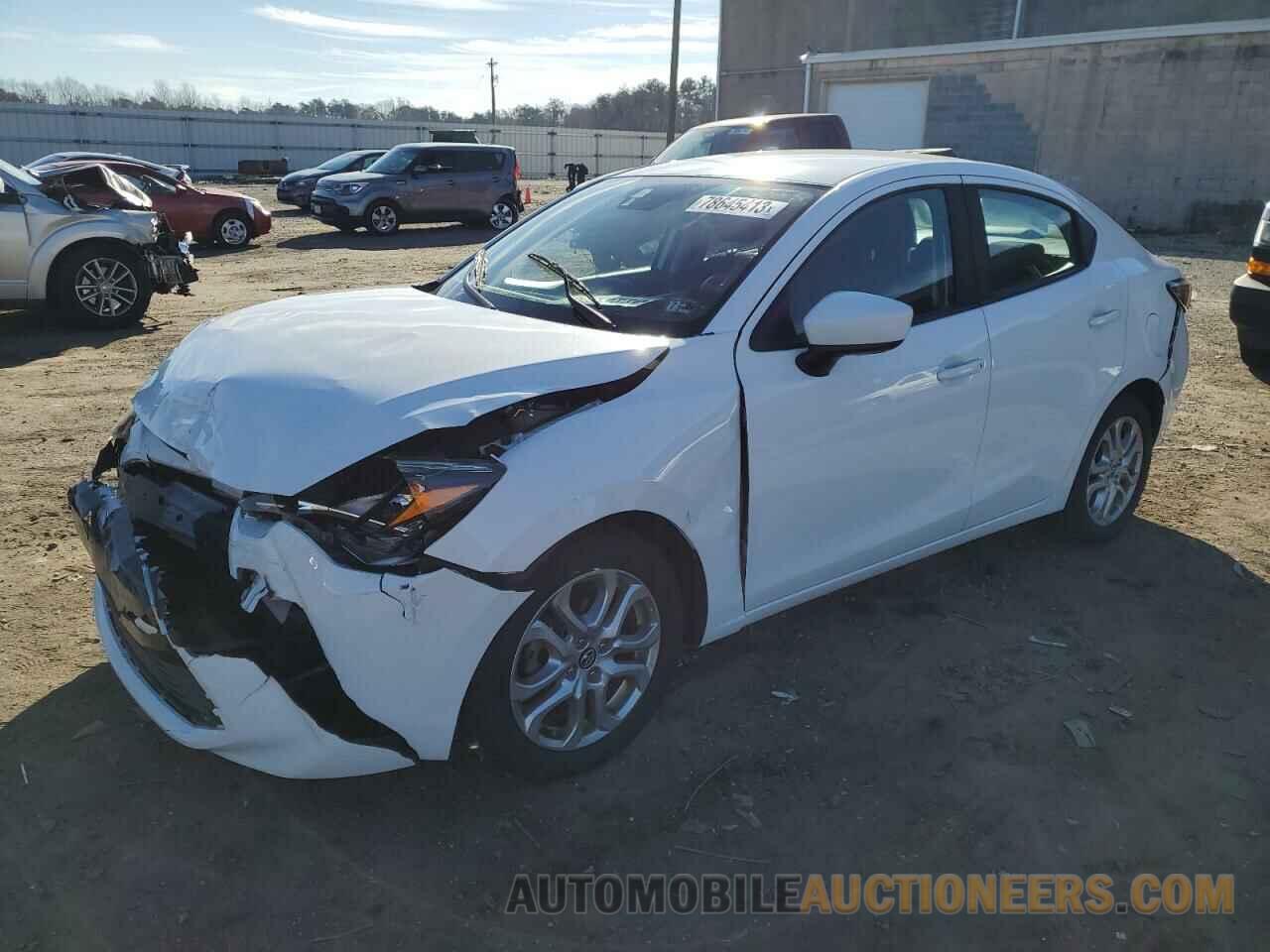 3MYDLBYV4JY329488 TOYOTA YARIS 2018