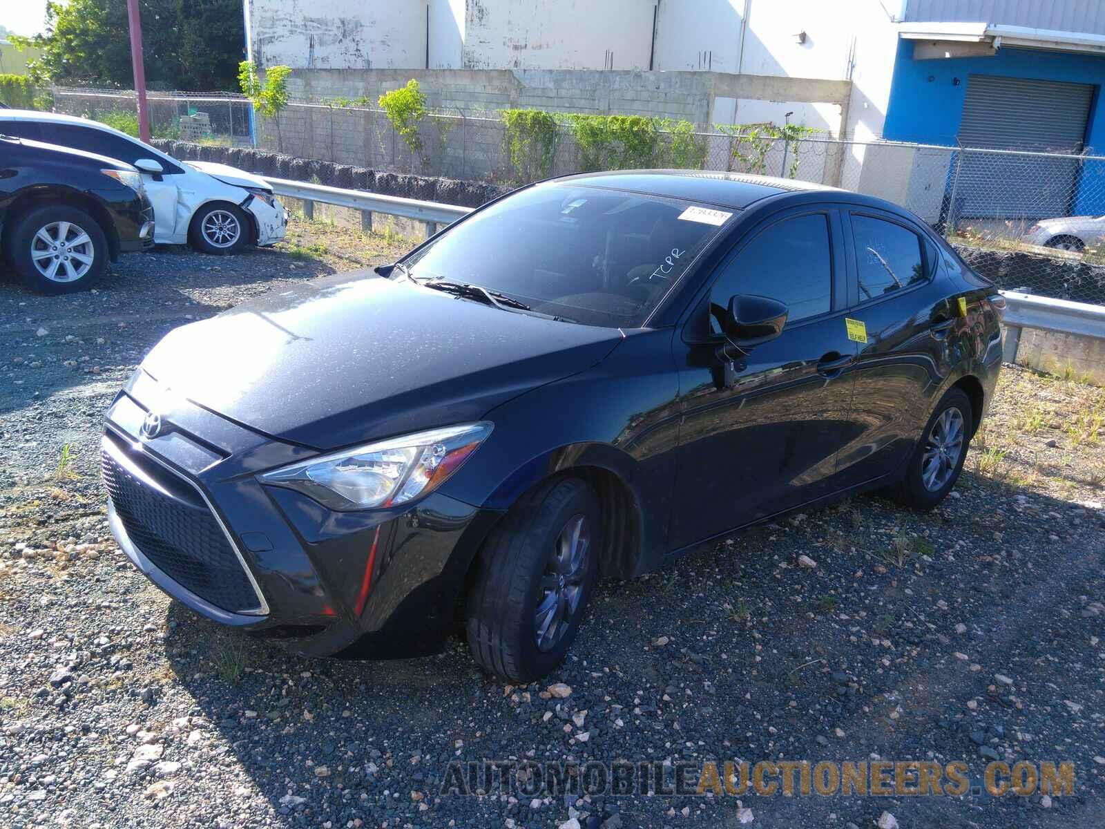 3MYDLBYV4LY715315 Toyota Yaris Sedan 2020