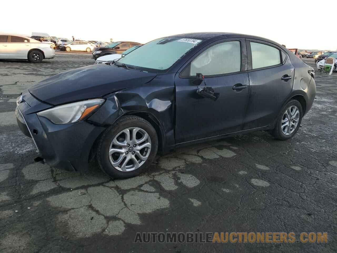 3MYDLBYV6JY310585 TOYOTA YARIS 2018