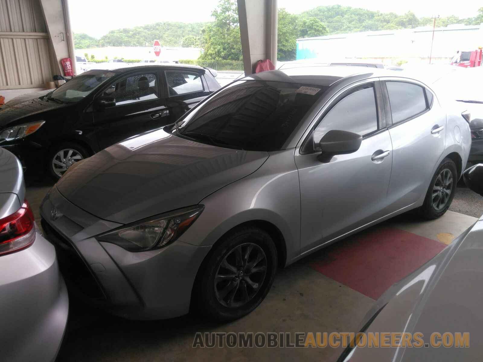 3MYDLBYV6JY321814 Toyota Yaris Sedan (CAN) 2018