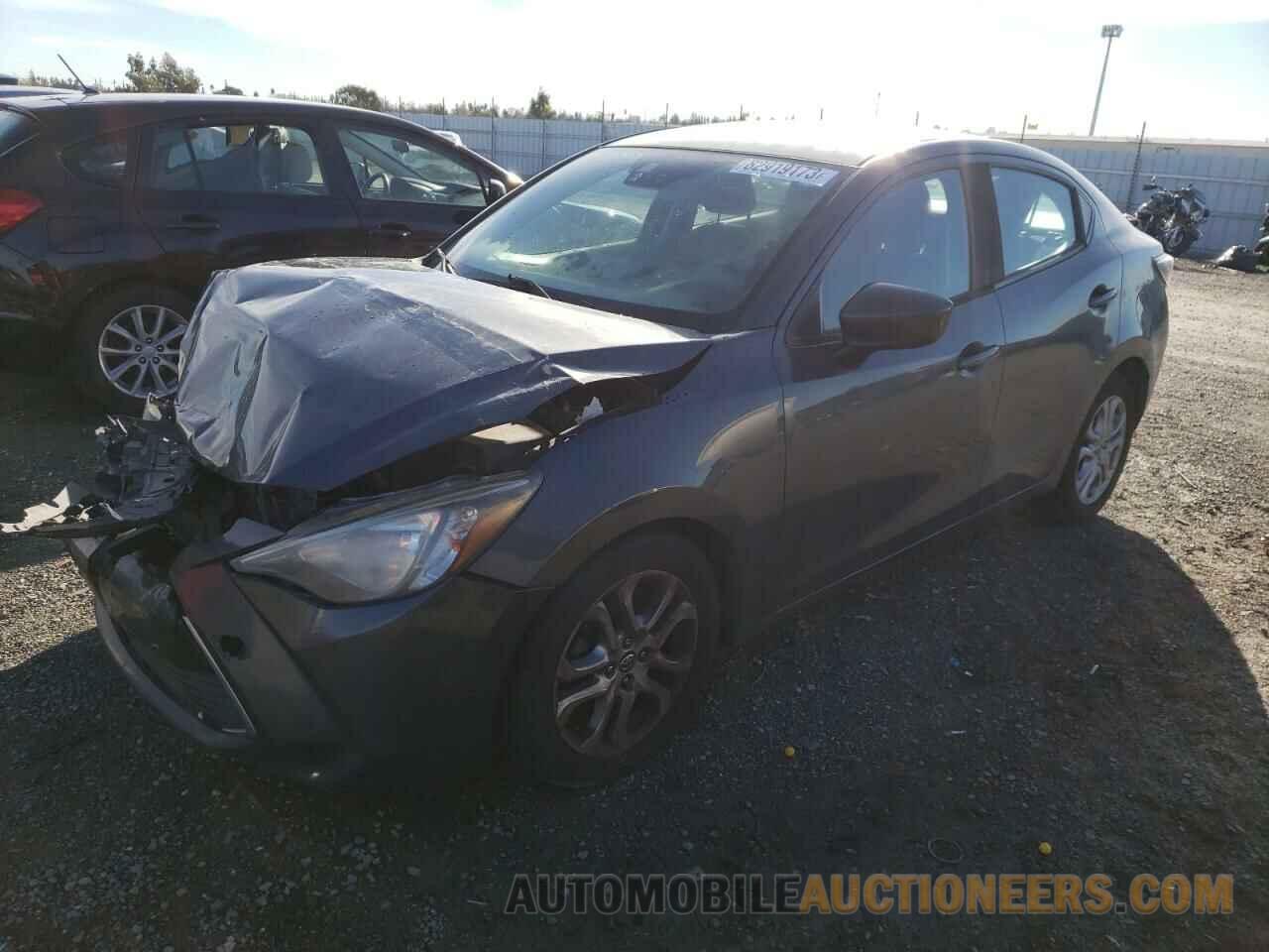 3MYDLBYV6JY327676 TOYOTA YARIS 2018