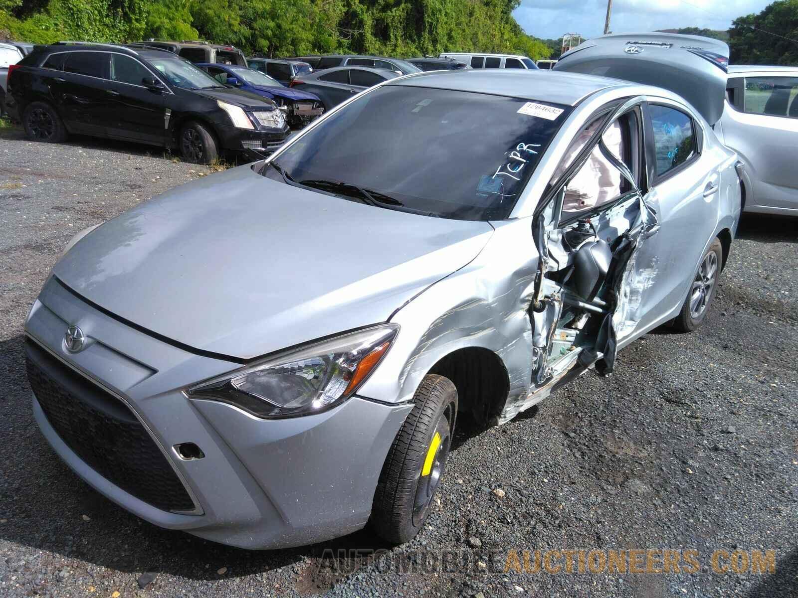 3MYDLBYV6LY716708 Toyota Yaris 2020