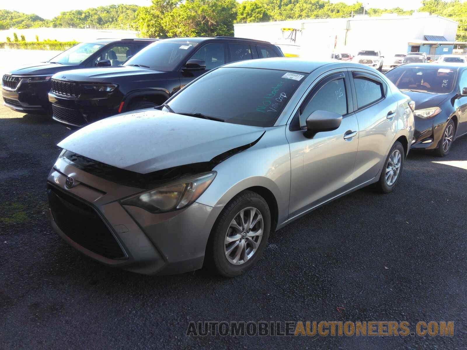 3MYDLBYV7GY108086 Toyota Yaris 2016