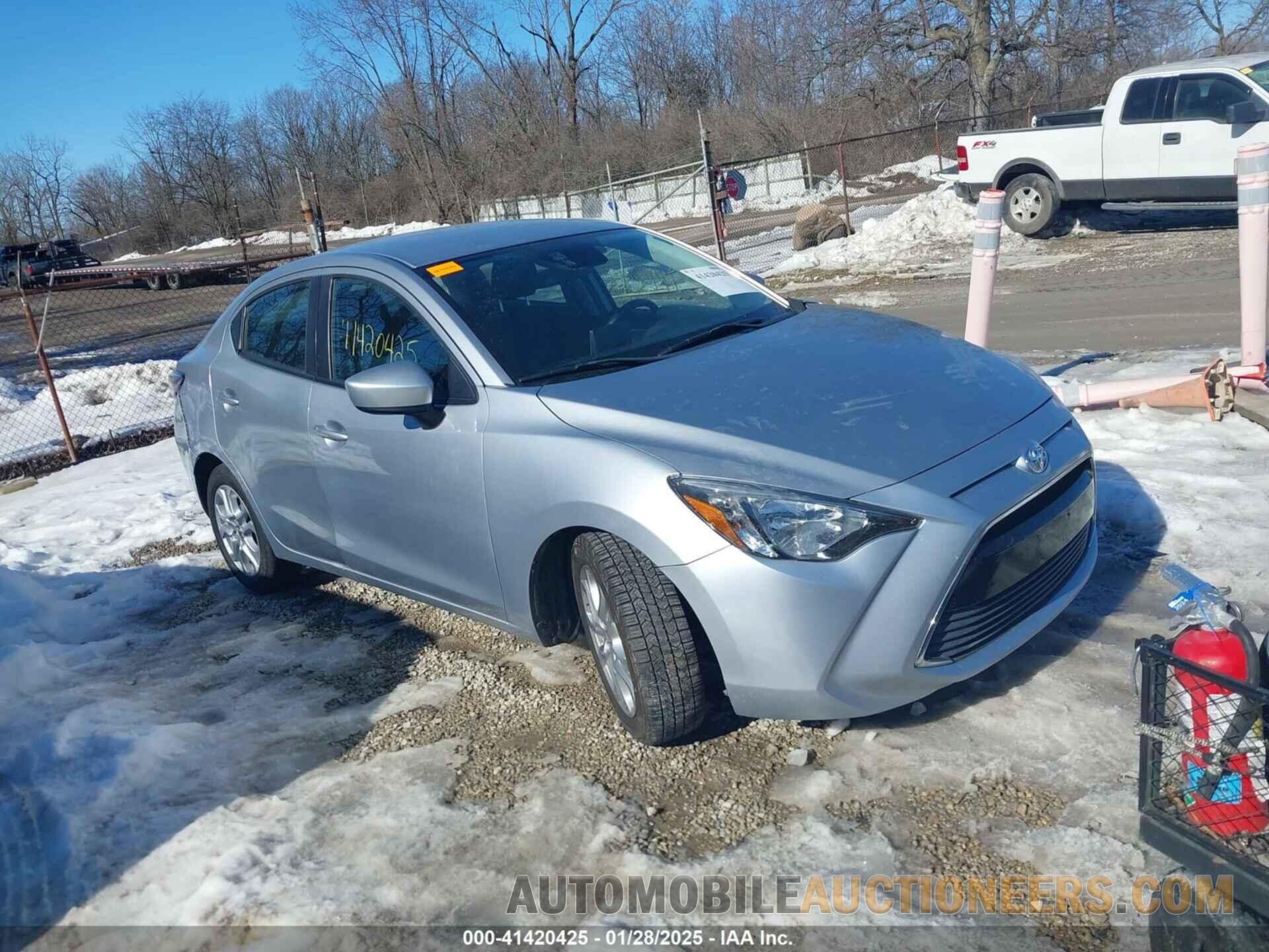 3MYDLBYV7JY323877 TOYOTA YARIS IA 2018