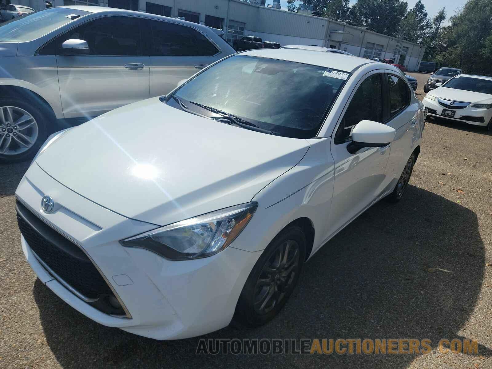 3MYDLBYV7KY506276 Toyota Yaris Sedan 2019