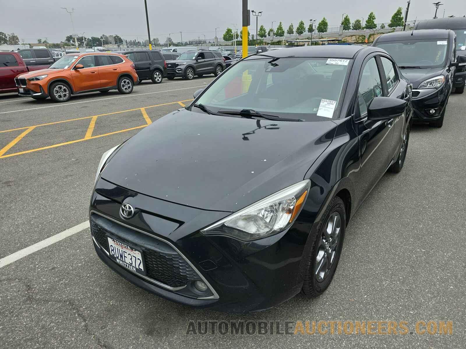 3MYDLBYV8KY513575 Toyota Yaris 2019