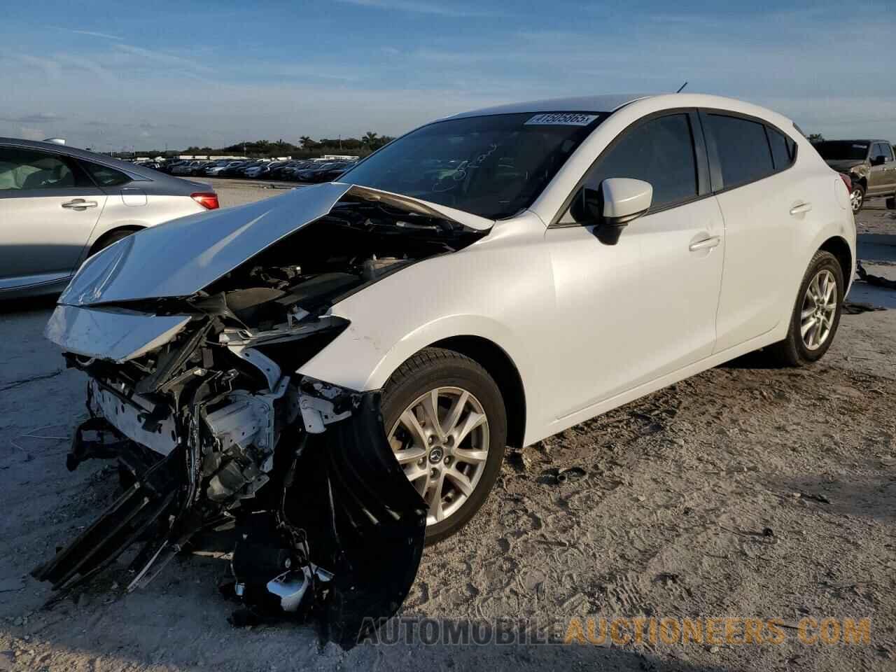 3MZBN1K75HM102619 MAZDA 3 2017