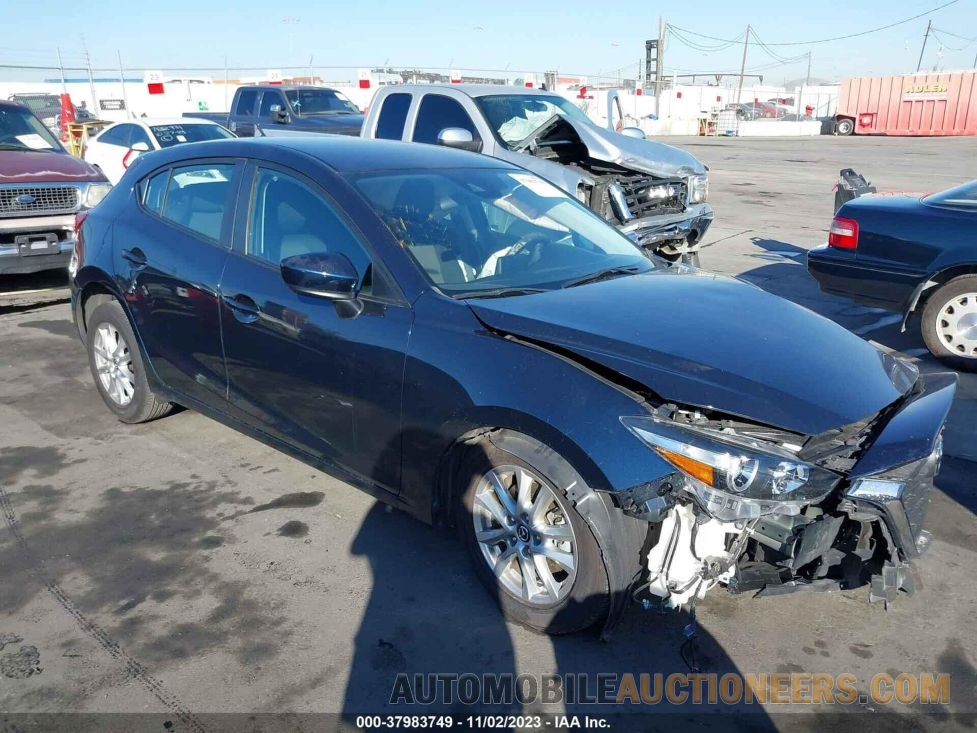 3MZBN1K77JM205059 MAZDA MAZDA3 5-DOOR 2018