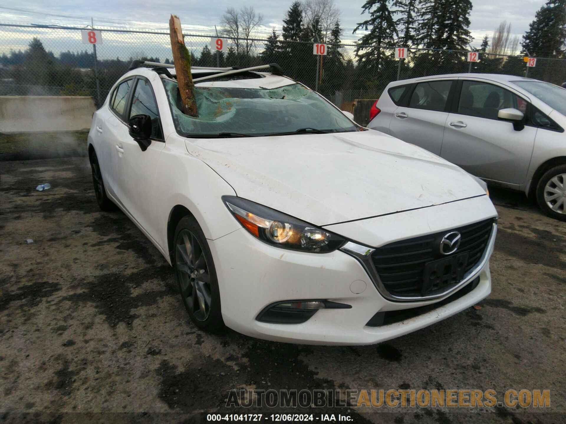 3MZBN1L32JM190823 MAZDA MAZDA3 2018