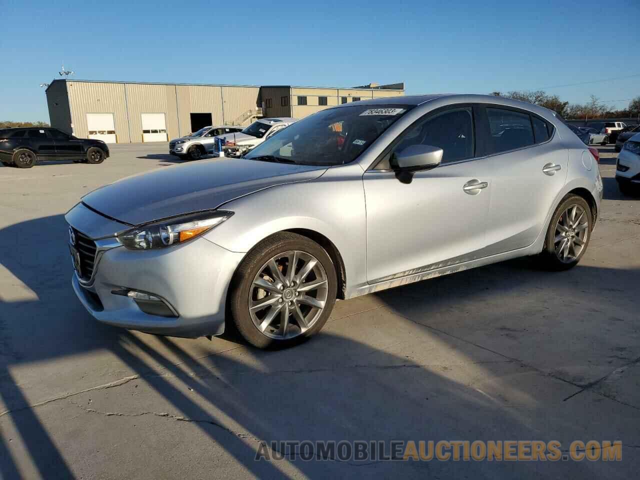 3MZBN1L32JM256139 MAZDA 3 2018