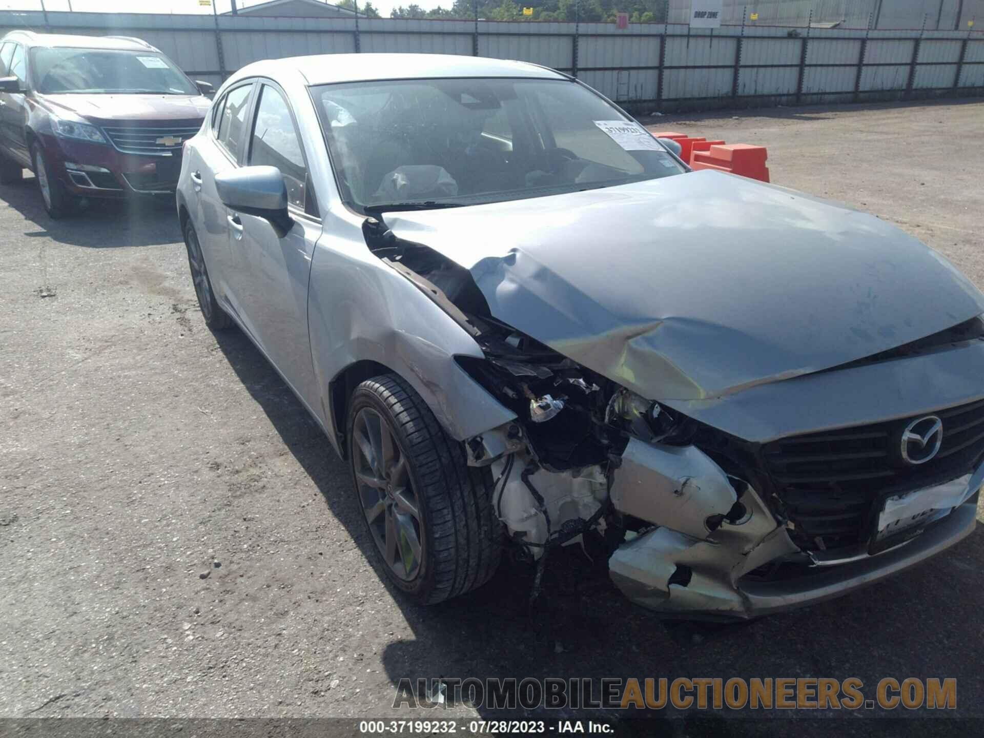 3MZBN1L33JM181435 MAZDA 3 2018