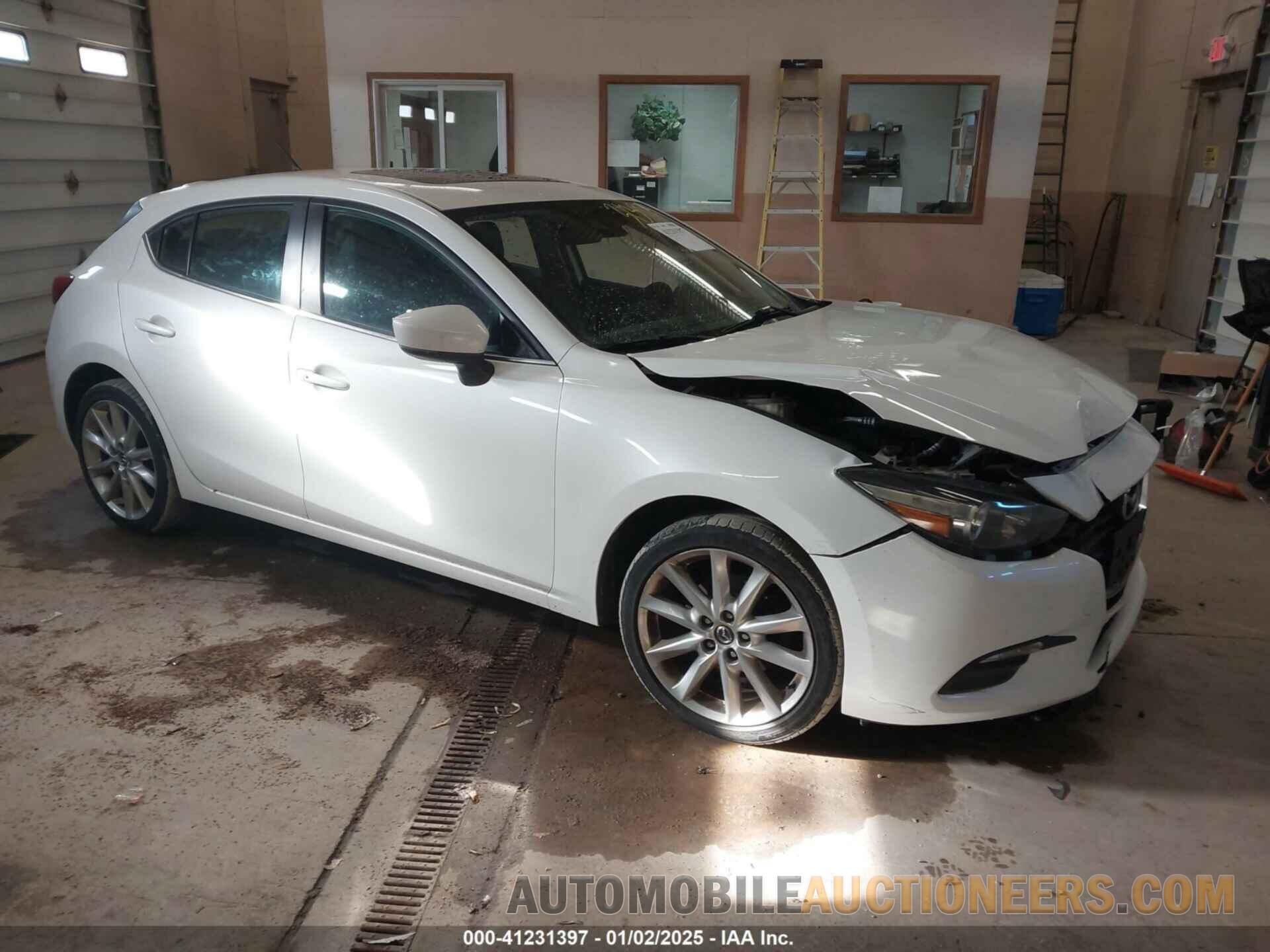 3MZBN1L35HM135468 MAZDA MAZDA3 2017