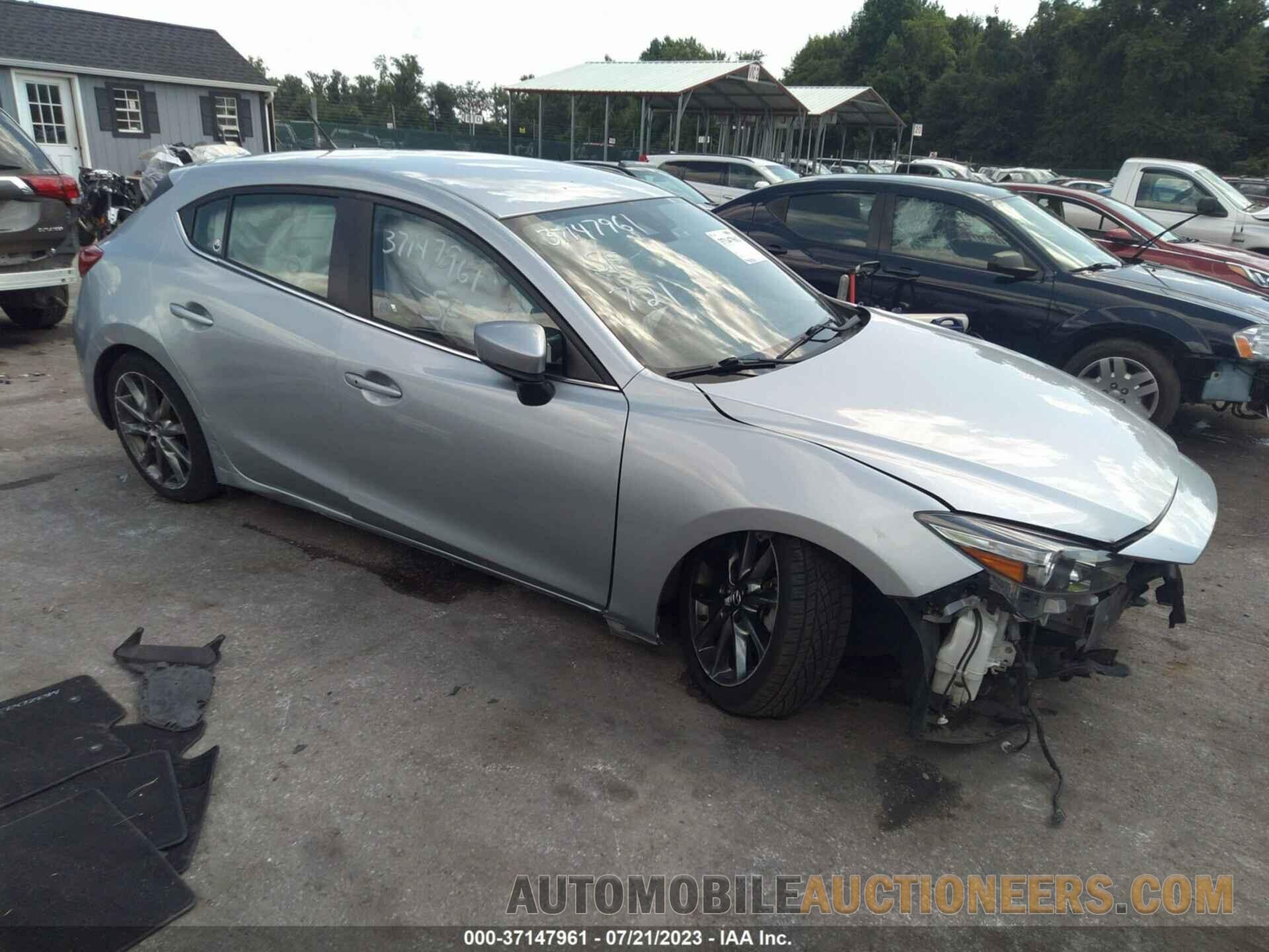 3MZBN1L36JM176858 MAZDA MAZDA3 5-DOOR 2018