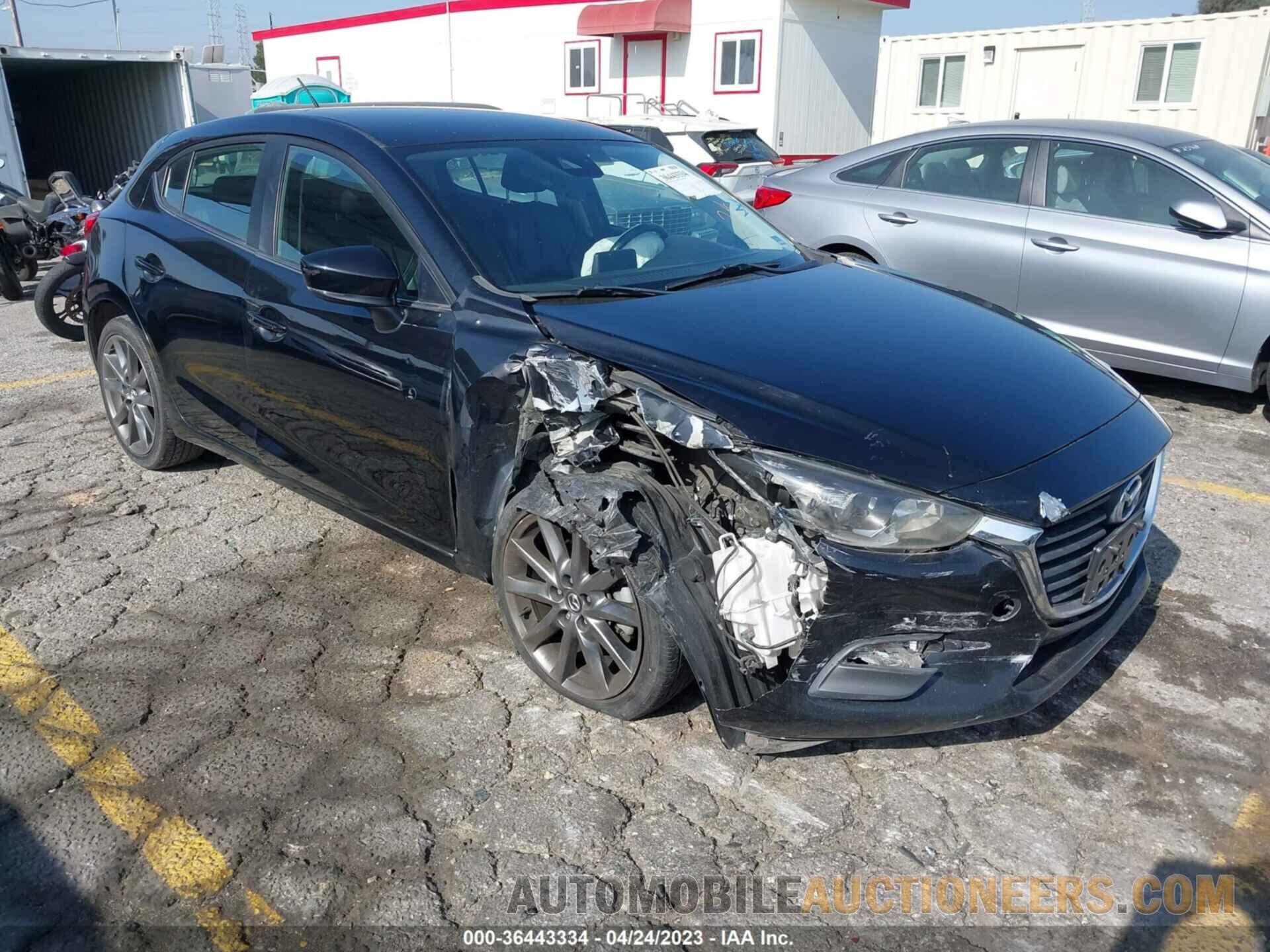 3MZBN1L37JM184046 MAZDA MAZDA3 5-DOOR 2018