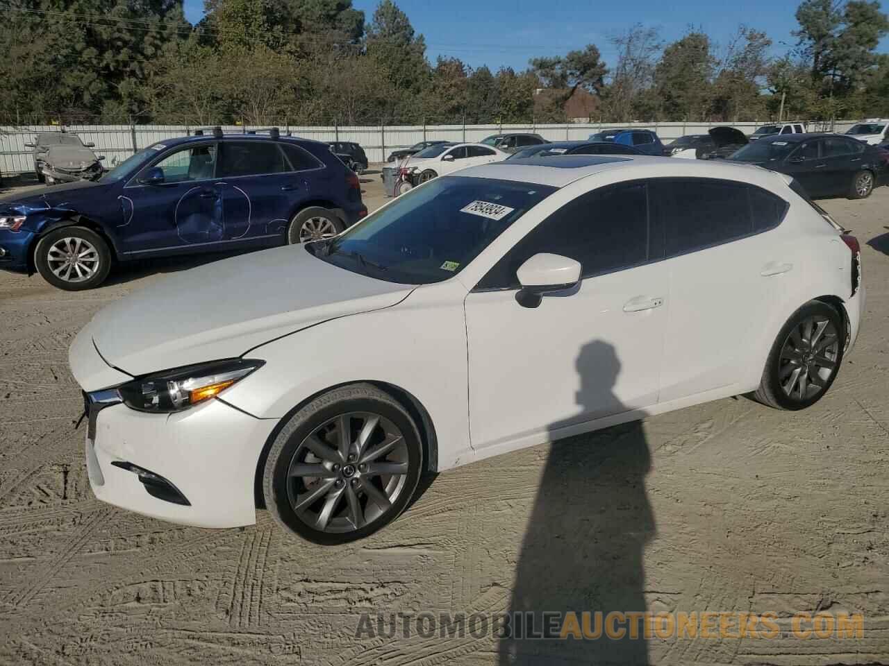 3MZBN1L37JM261255 MAZDA 3 2018