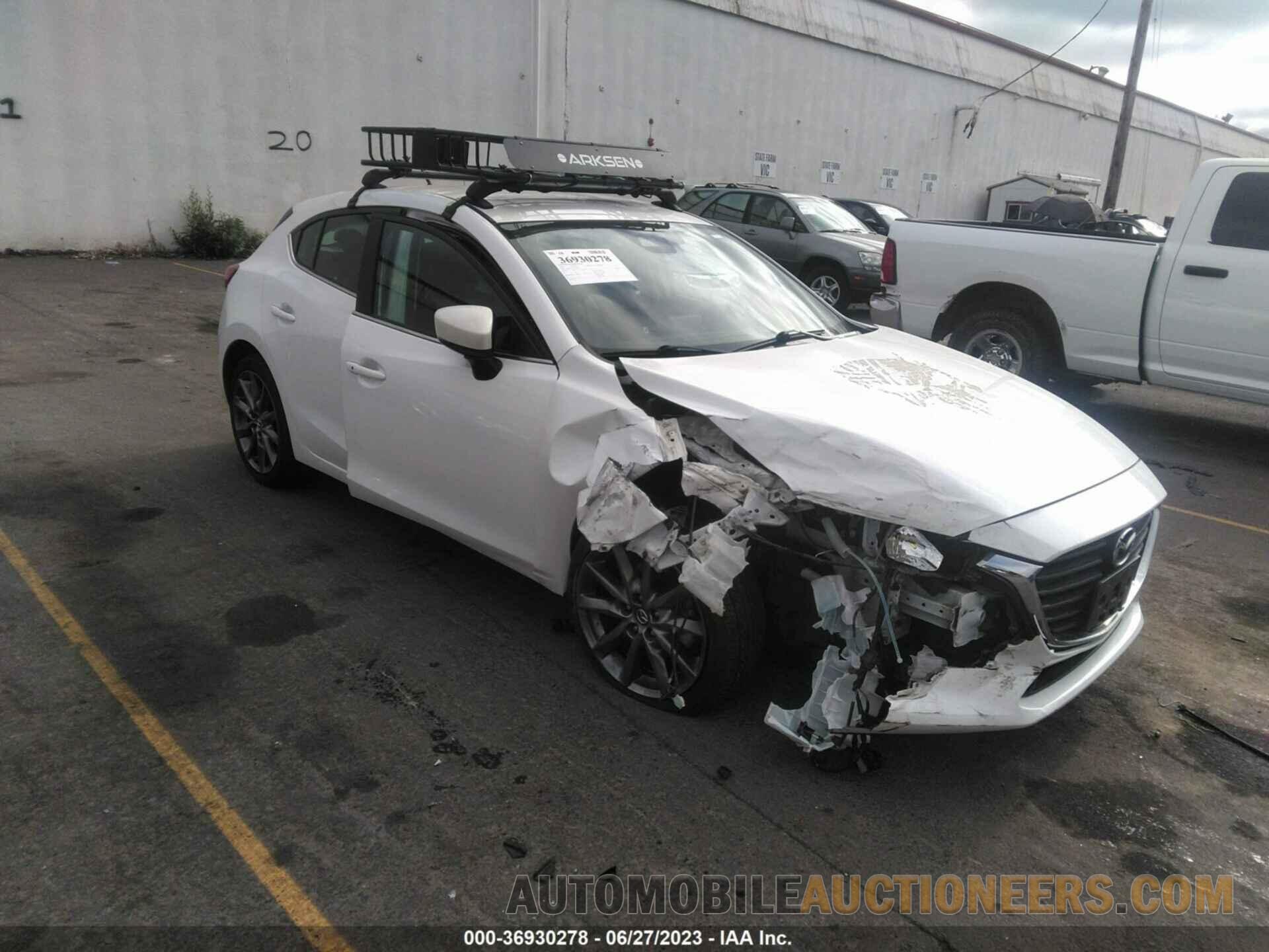 3MZBN1L38JM180278 MAZDA MAZDA3 5-DOOR 2018