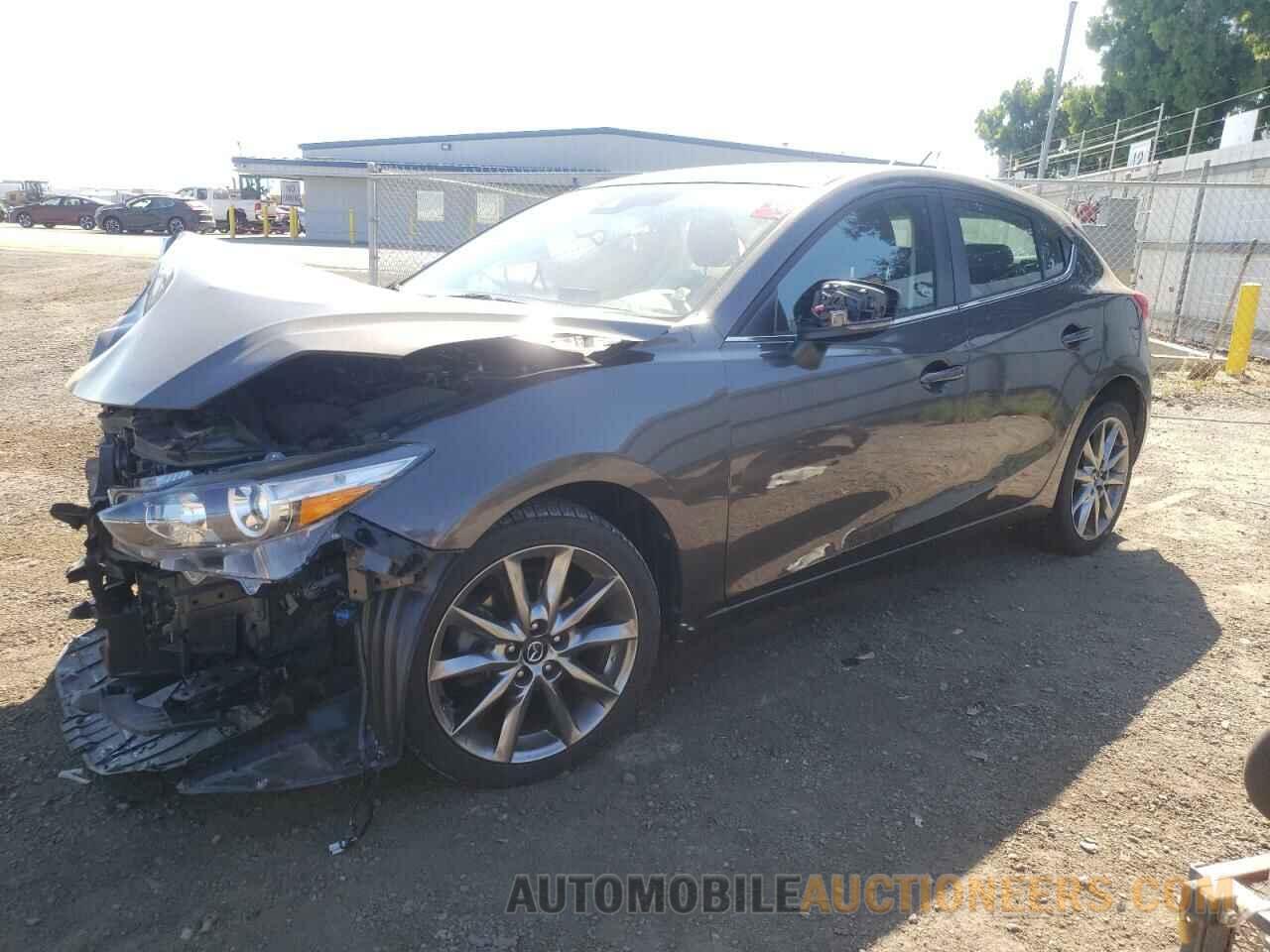 3MZBN1L38JM182077 MAZDA 3 2018