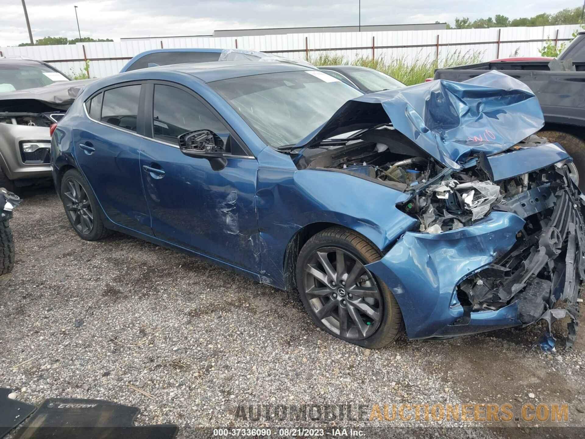 3MZBN1L38JM269607 MAZDA MAZDA3 5-DOOR 2018