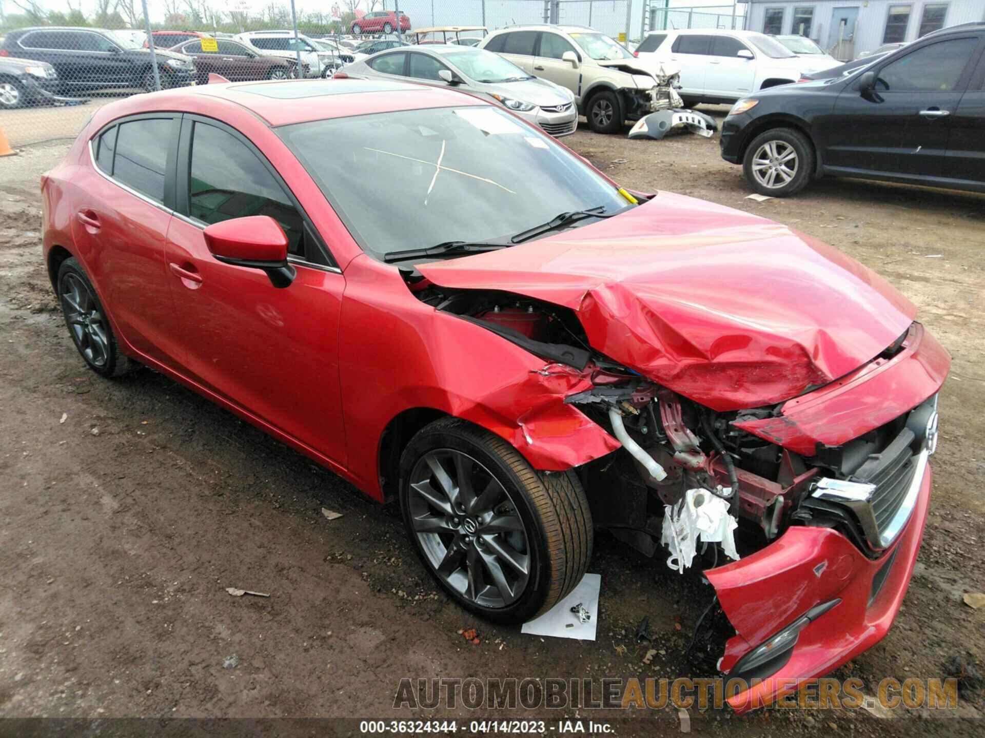 3MZBN1L38JM273009 MAZDA MAZDA3 5-DOOR 2018