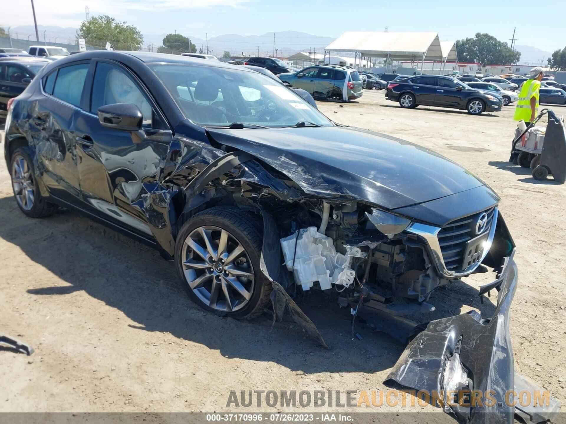 3MZBN1L39JM196229 MAZDA MAZDA3 5-DOOR 2018