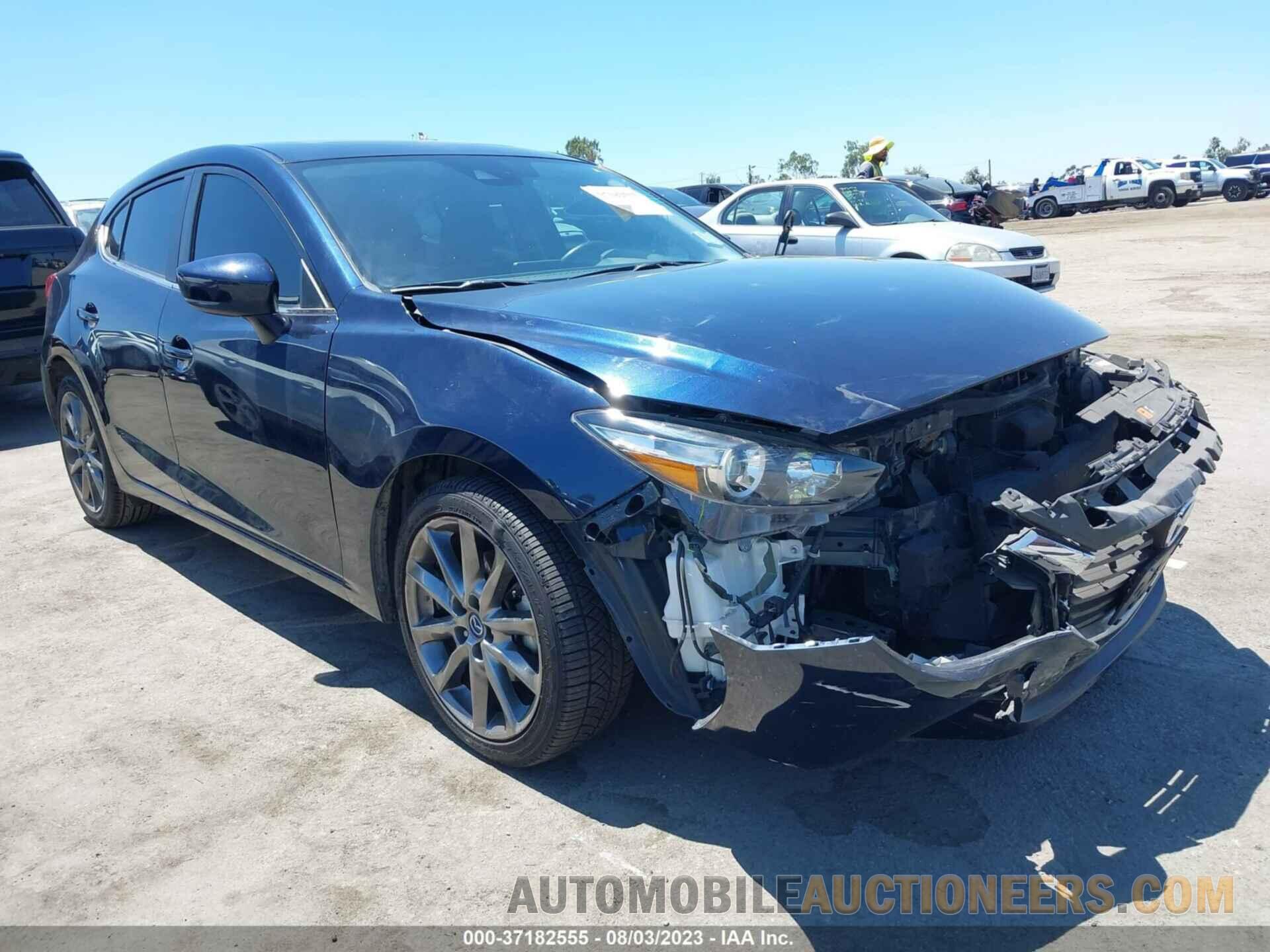 3MZBN1L39JM239662 MAZDA MAZDA3 5-DOOR 2018