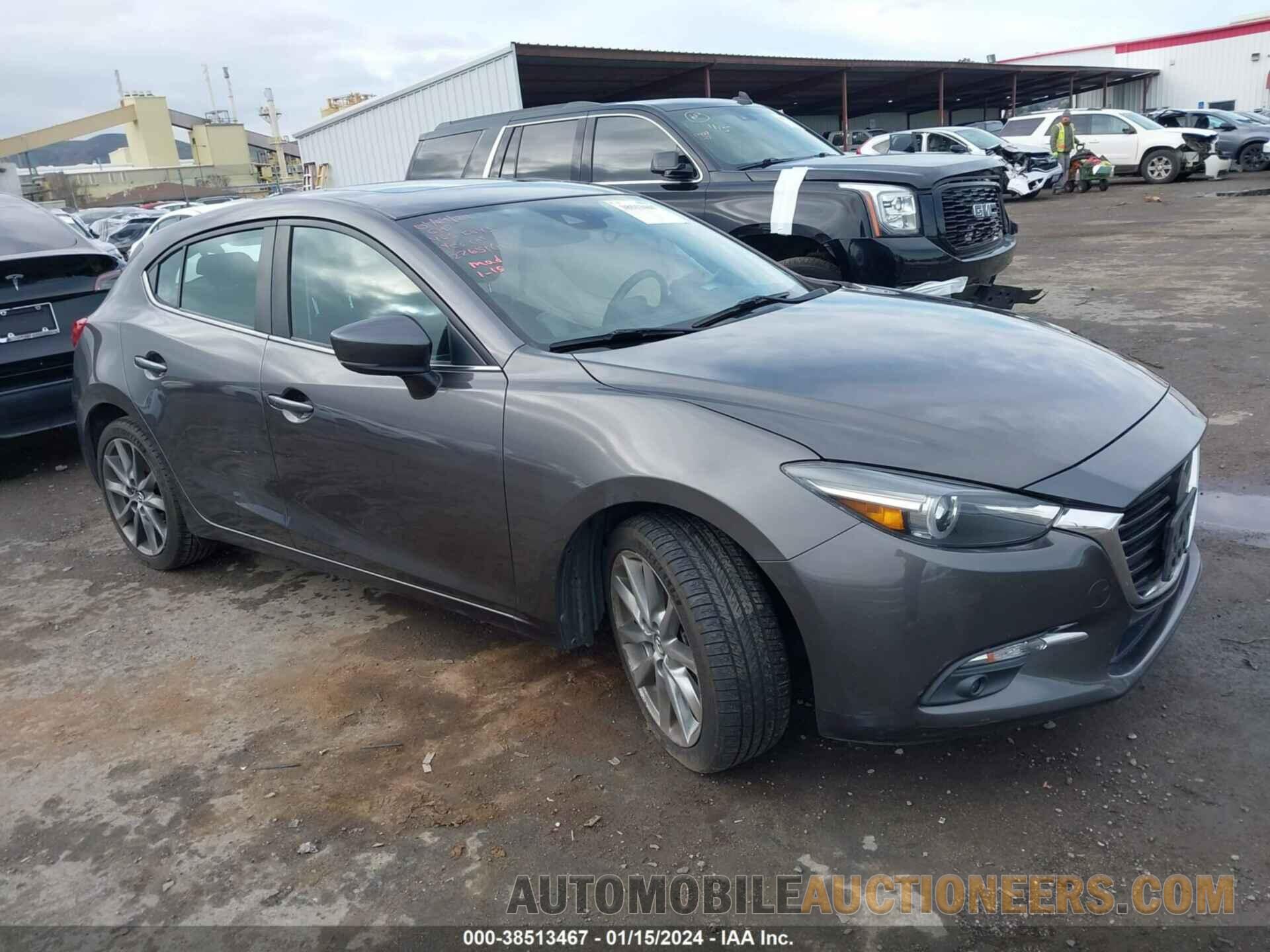 3MZBN1M32JM228677 MAZDA MAZDA3 2018