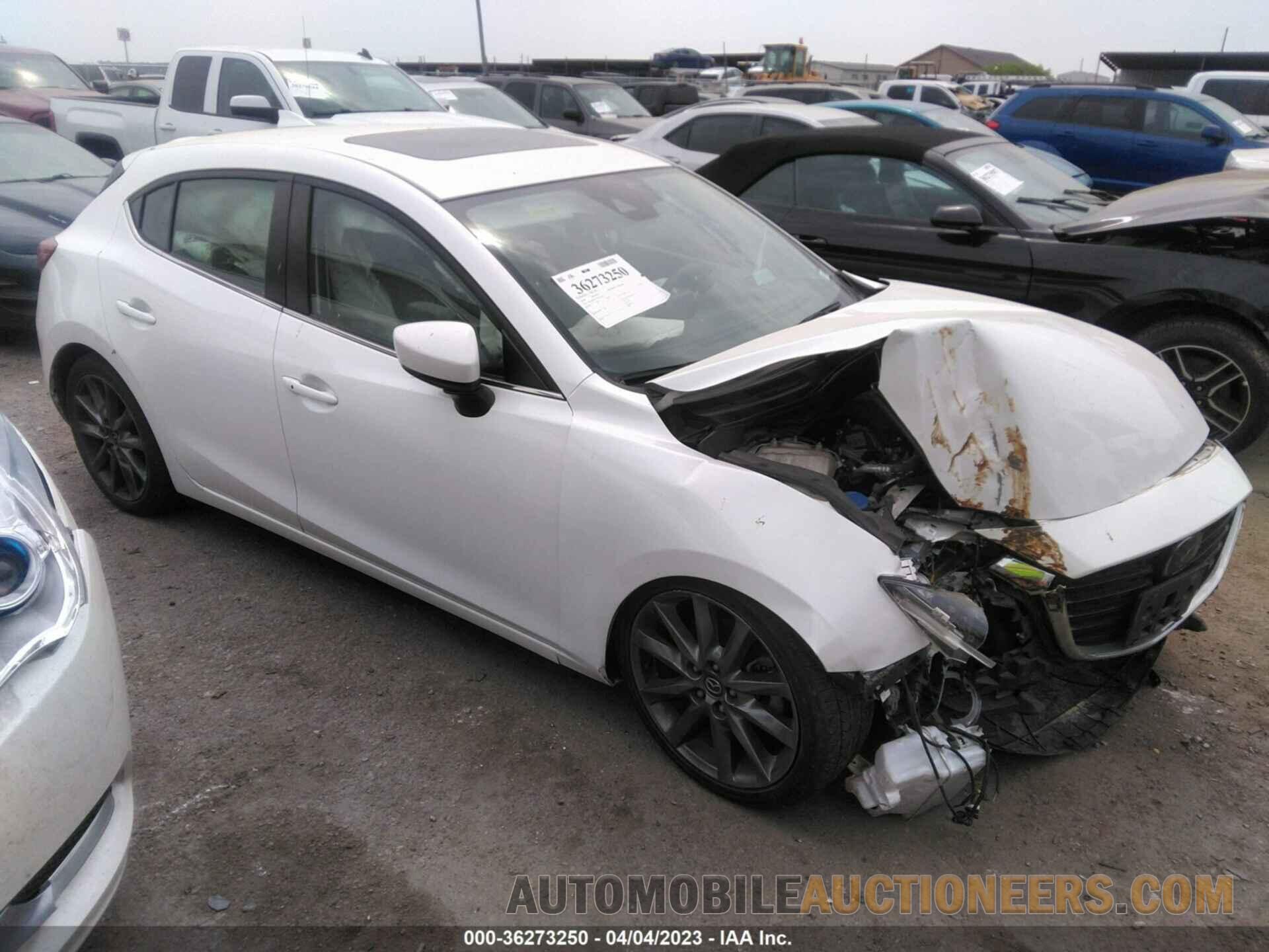 3MZBN1M33JM269268 MAZDA MAZDA3 5-DOOR 2018