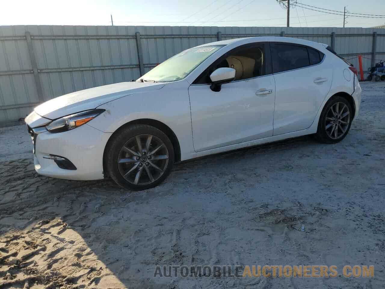 3MZBN1M3XJM177929 MAZDA 3 2018