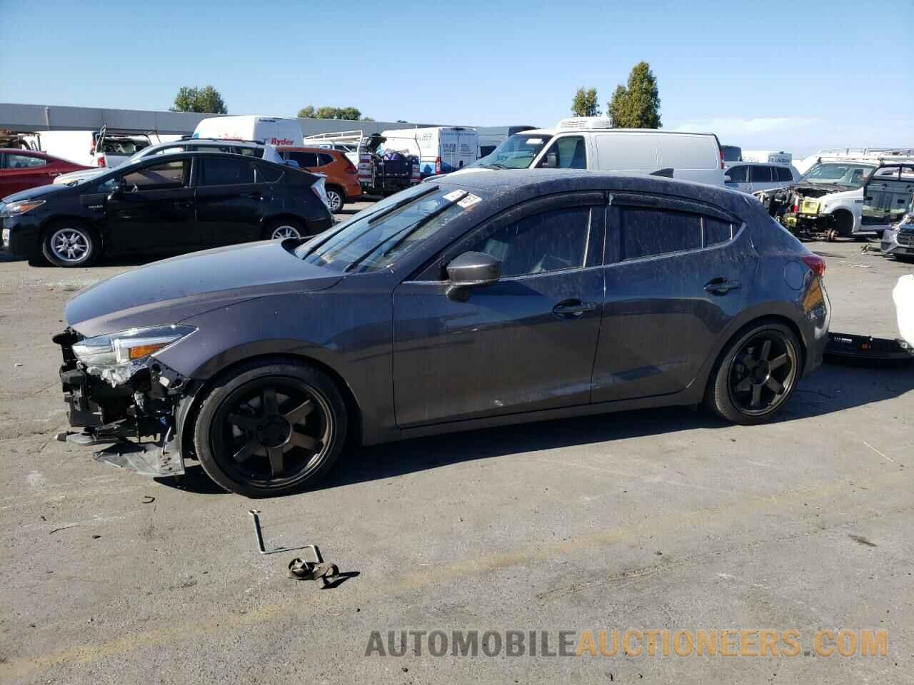 3MZBN1M3XJM263063 MAZDA 3 2018