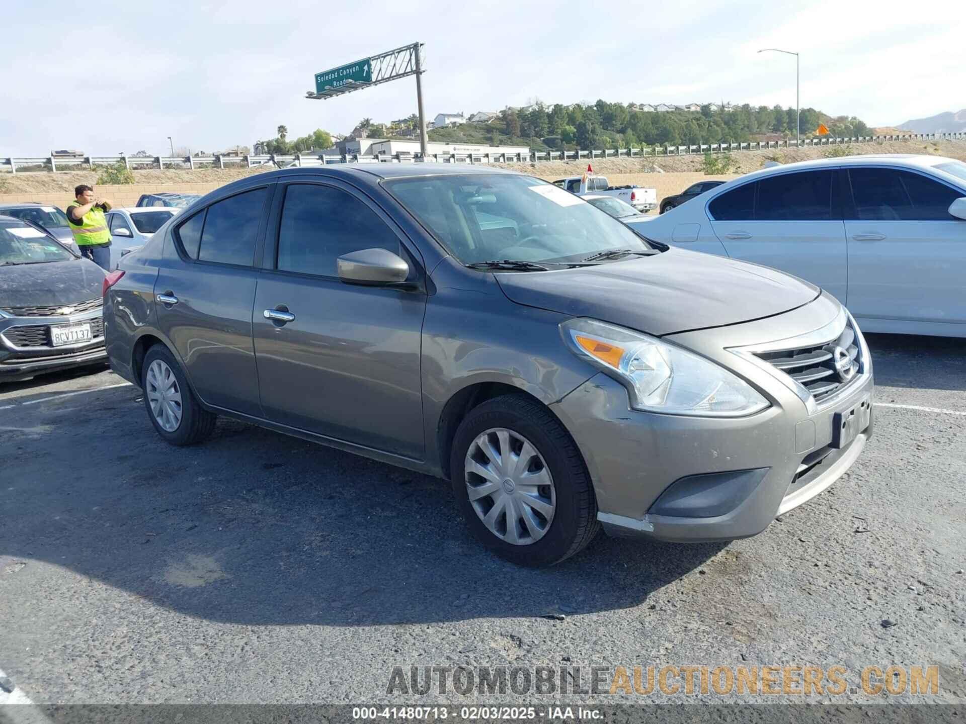 3N1CN7AP0HK452024 NISSAN VERSA 2017