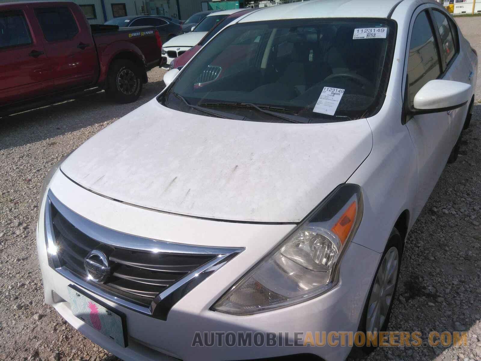 3N1CN7AP0HL898717 Nissan Versa Sedan 2017