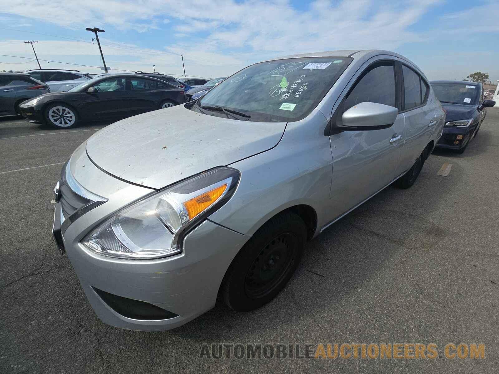 3N1CN7AP0JK429610 Nissan Versa Sedan 2018