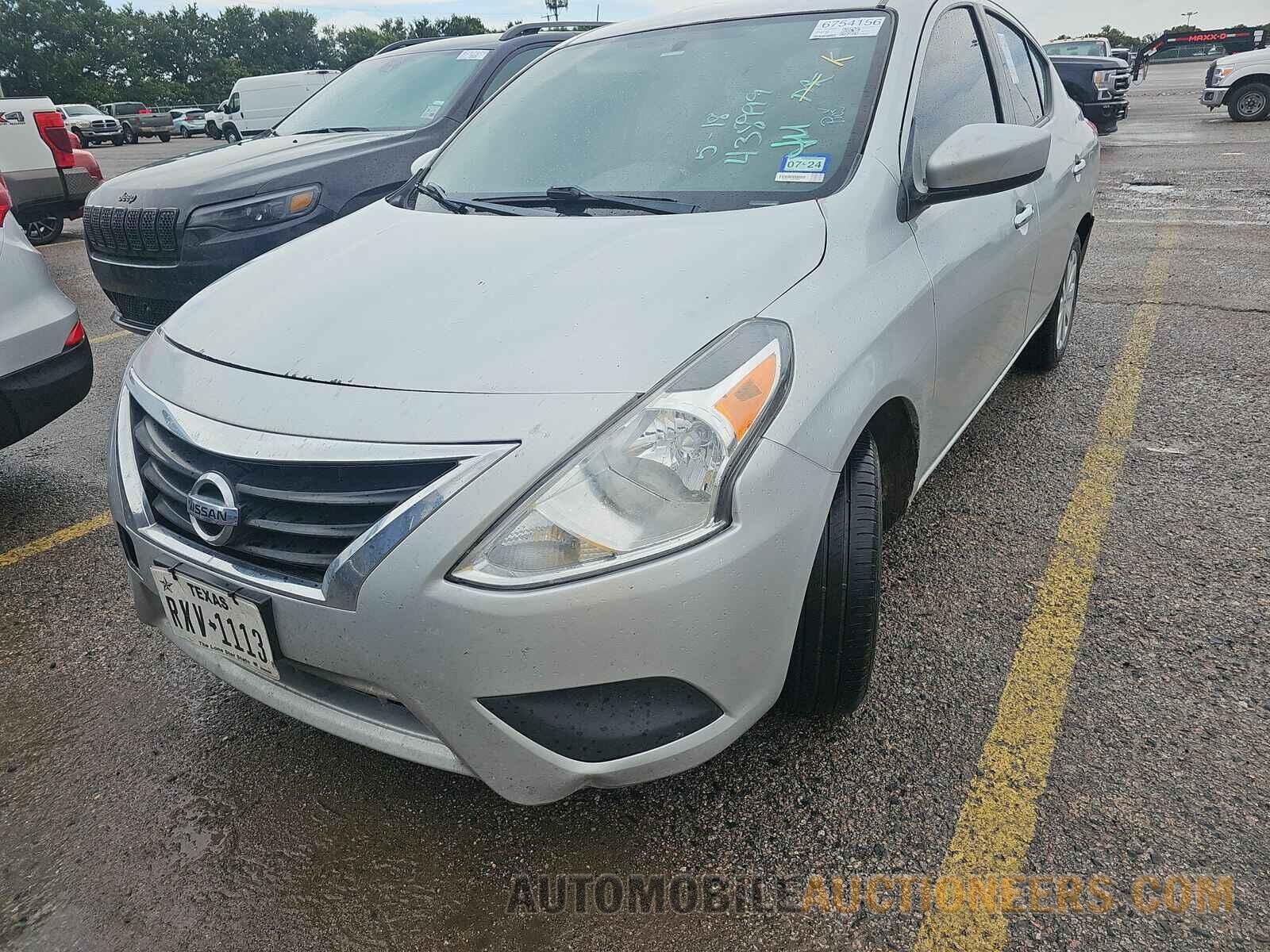 3N1CN7AP0JK438999 Nissan Versa Sedan 2018