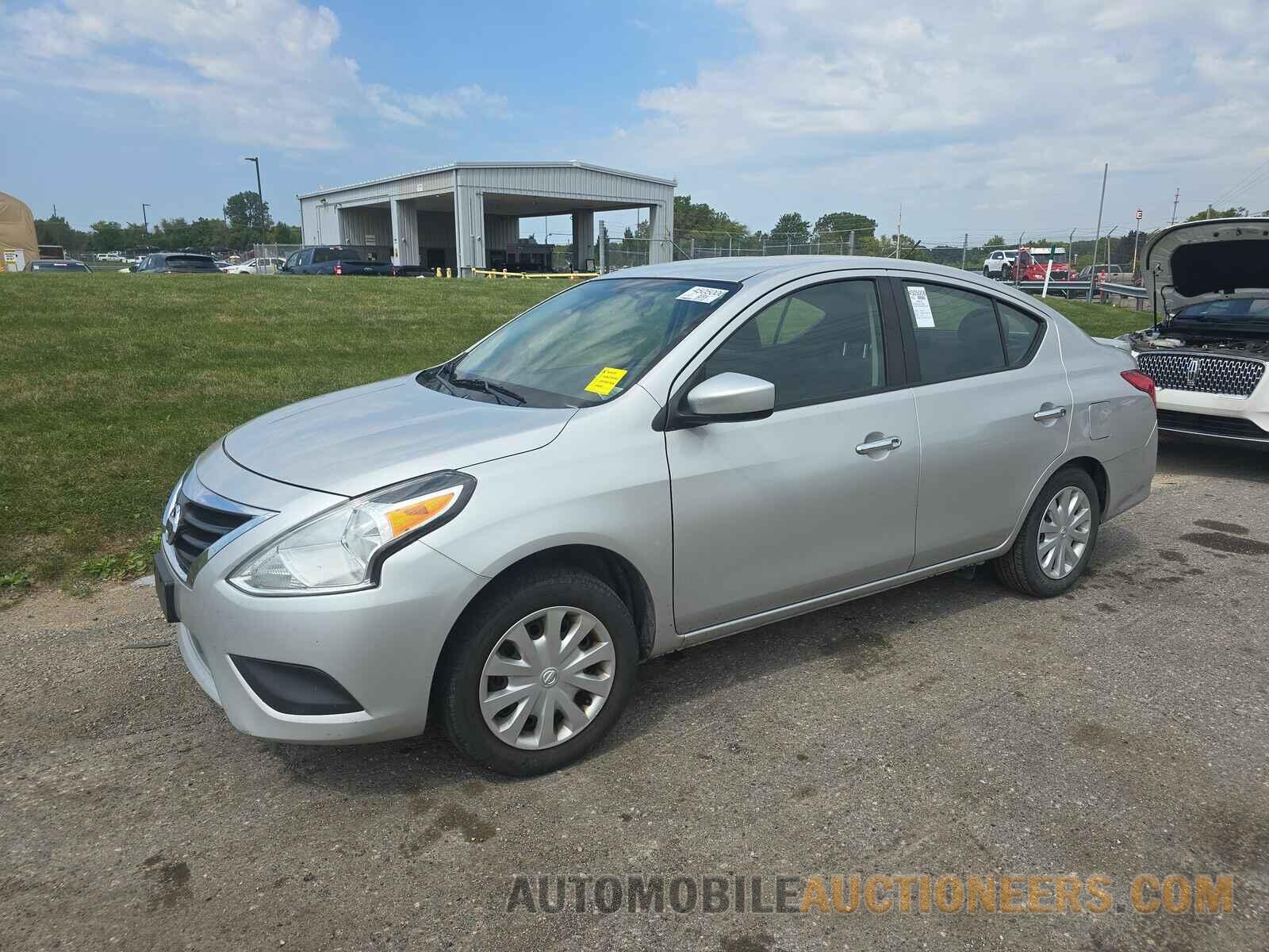 3N1CN7AP0JL801330 Nissan Versa Sedan 2018