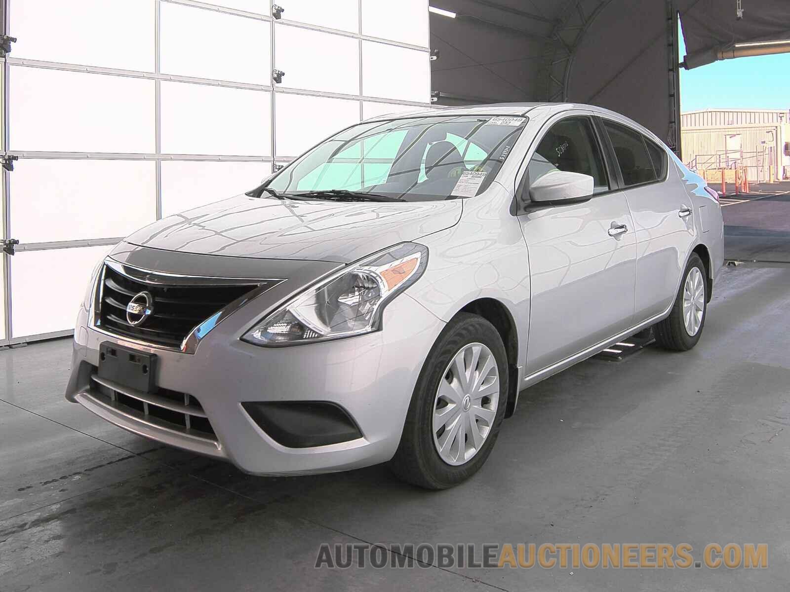 3N1CN7AP0JL820489 Nissan Versa Sedan 2018