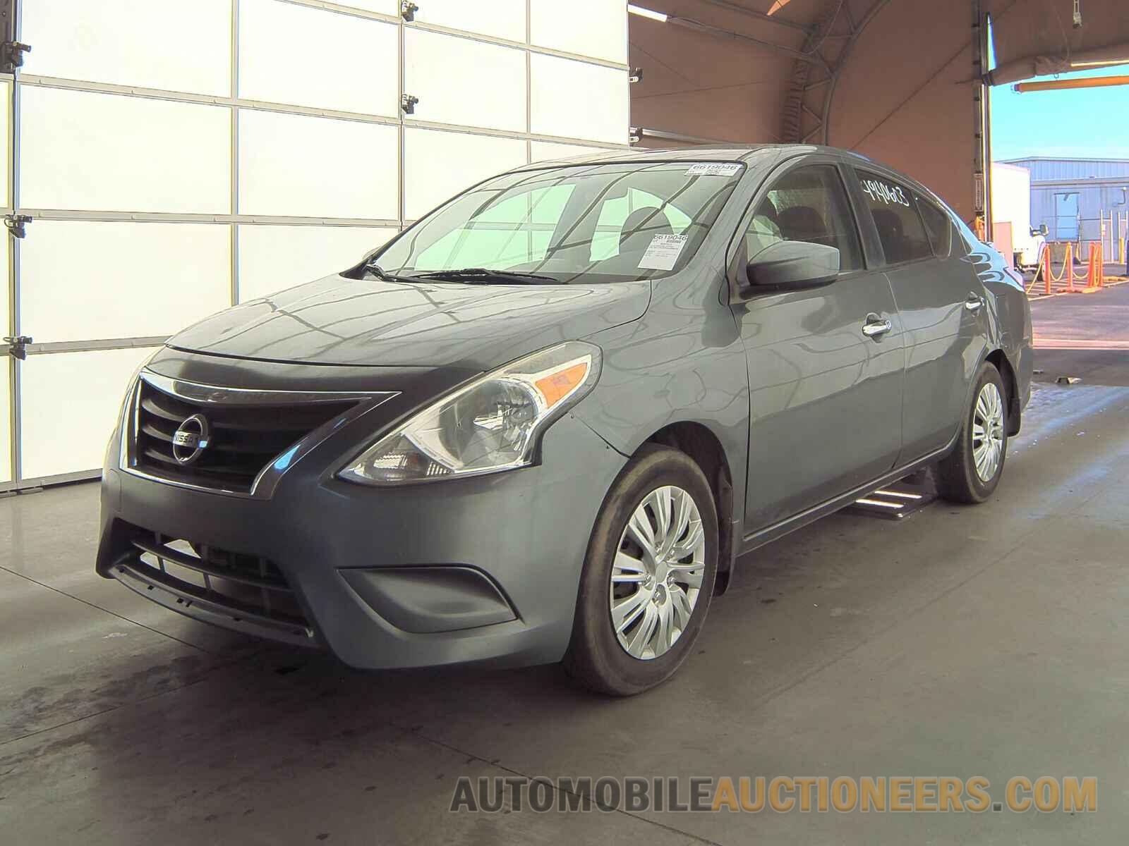 3N1CN7AP0JL858272 Nissan Versa Sedan 2018