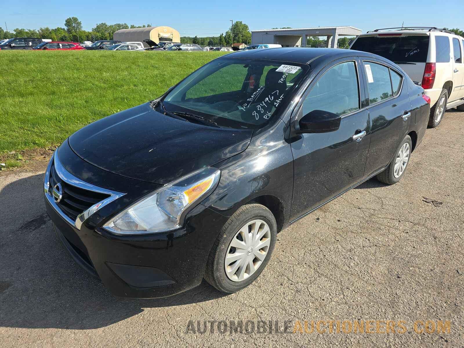 3N1CN7AP0JL884967 Nissan Versa Sedan 2018