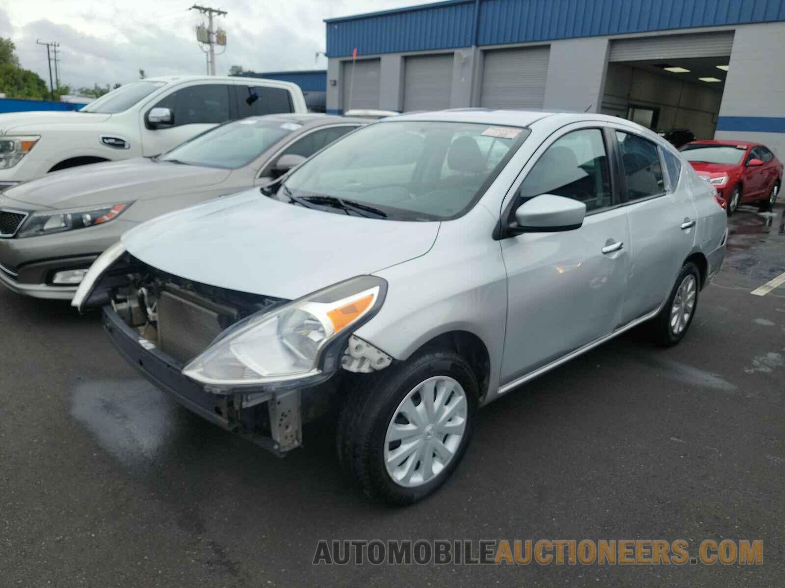 3N1CN7AP0JL885245 Nissan Versa Sedan 2018