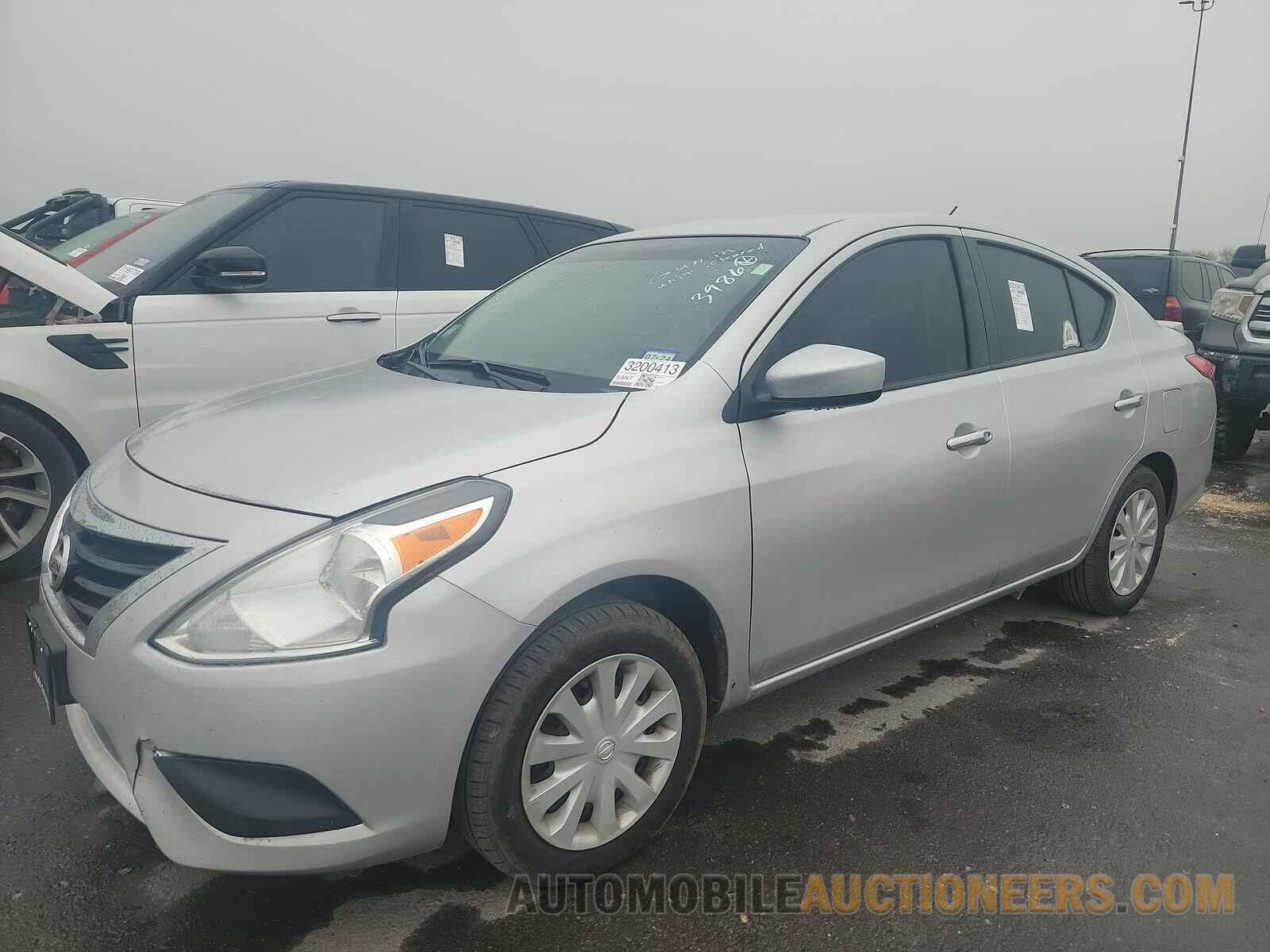 3N1CN7AP0KL833986 Nissan Versa Sedan 2019