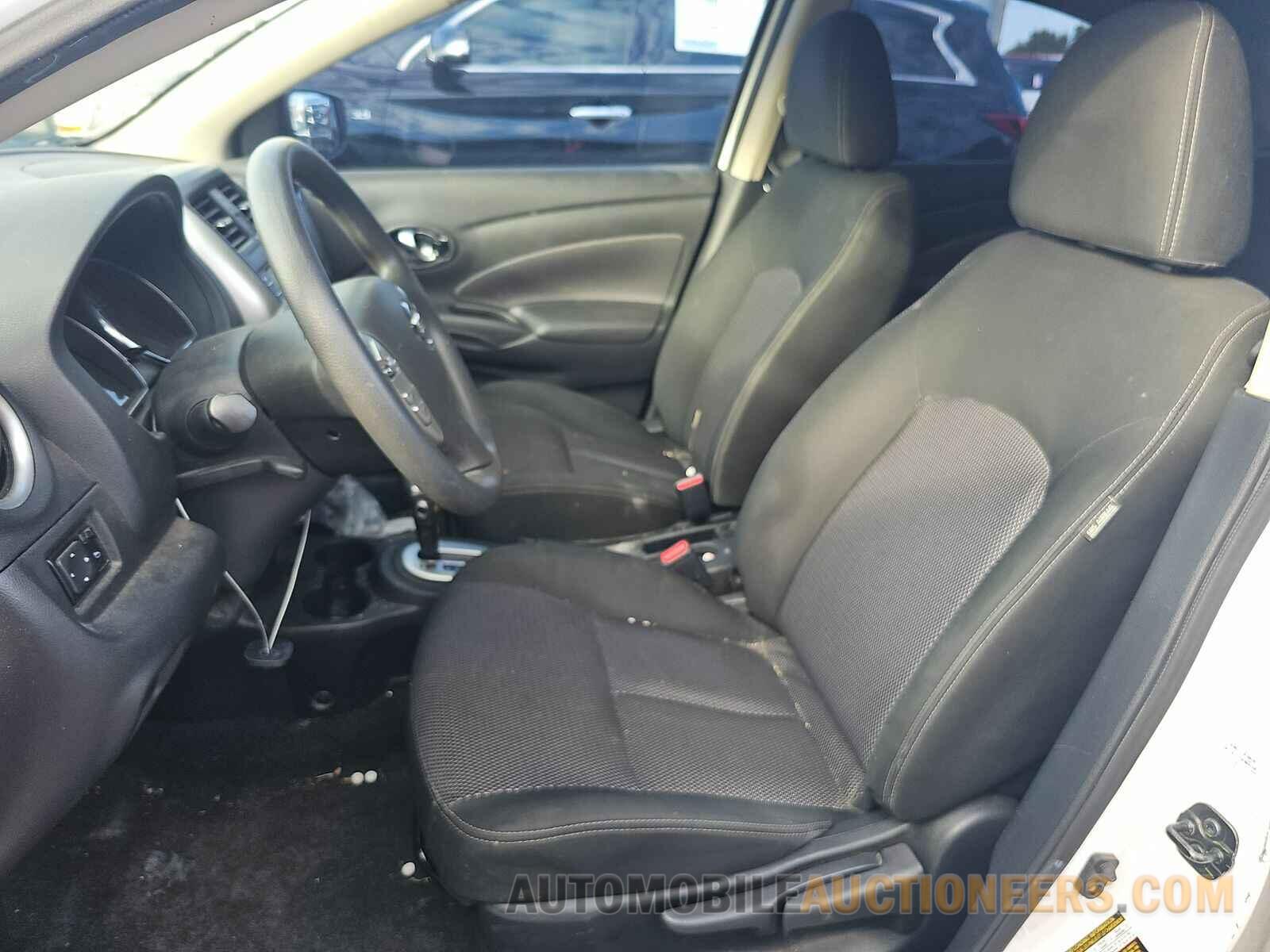 3N1CN7AP0KL842851 Nissan Versa Sedan 2019