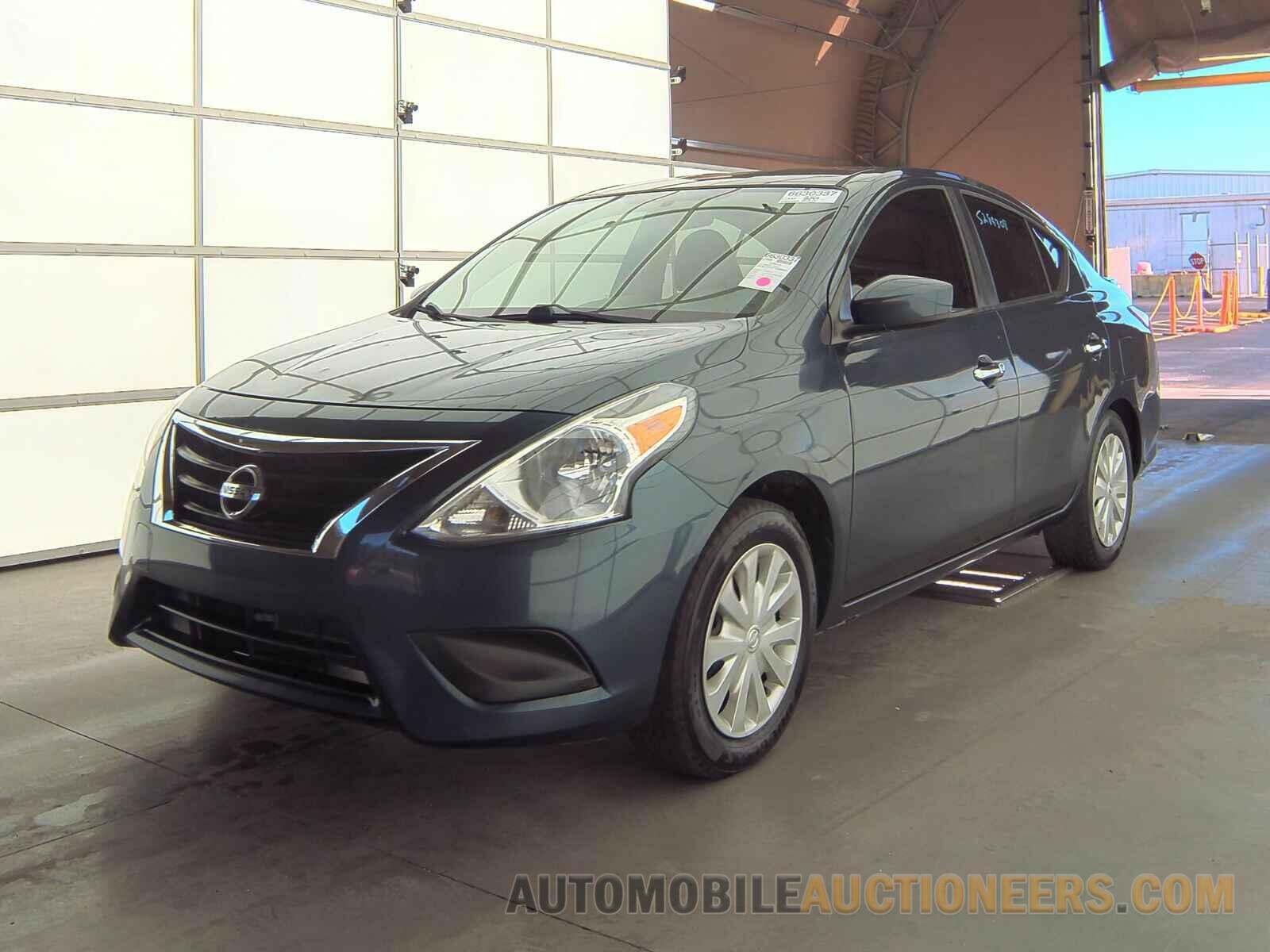 3N1CN7AP1HL826263 Nissan Versa Sedan 2017