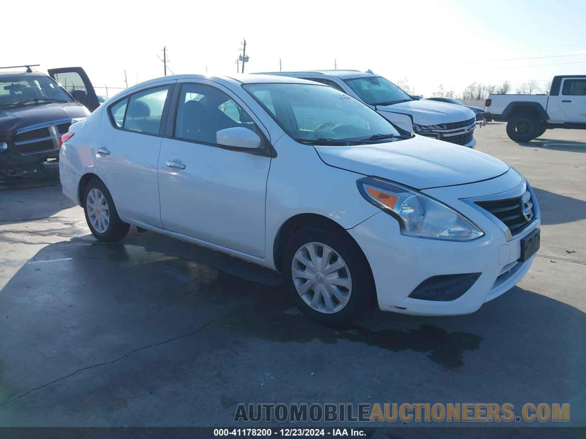 3N1CN7AP1JK405932 NISSAN VERSA 2018