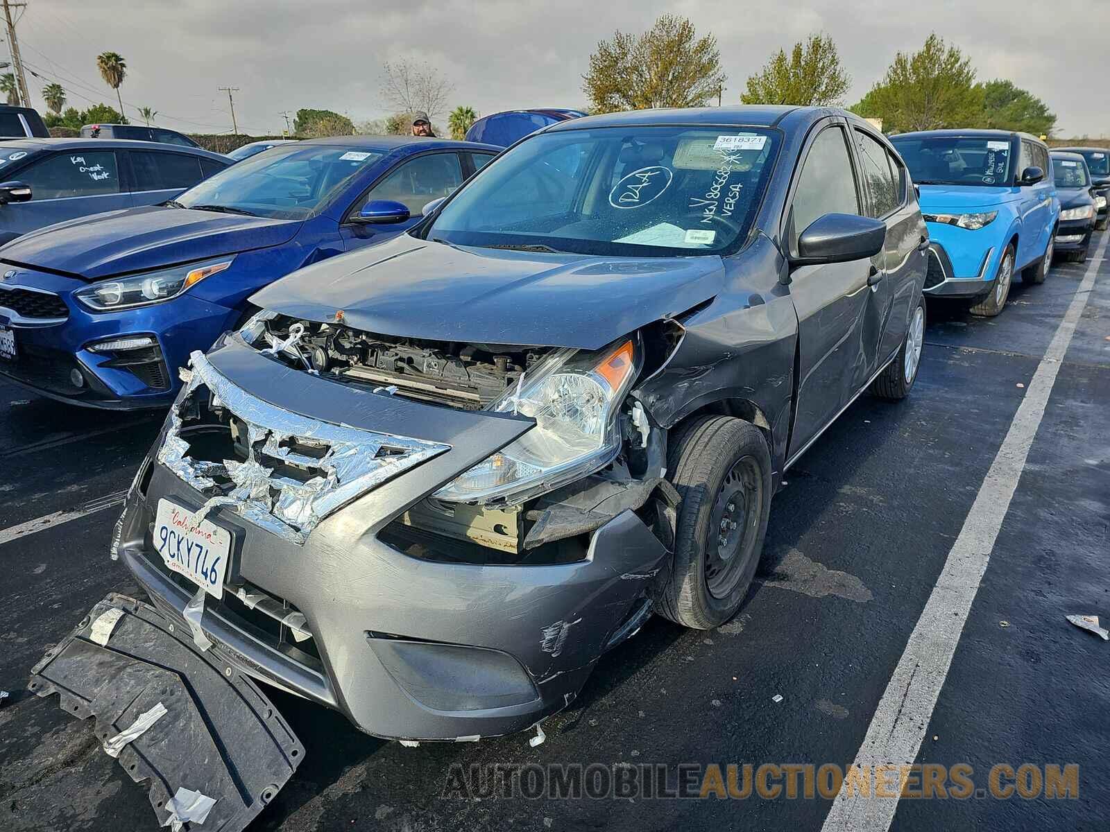 3N1CN7AP1JL806682 Nissan Versa Sedan 2018